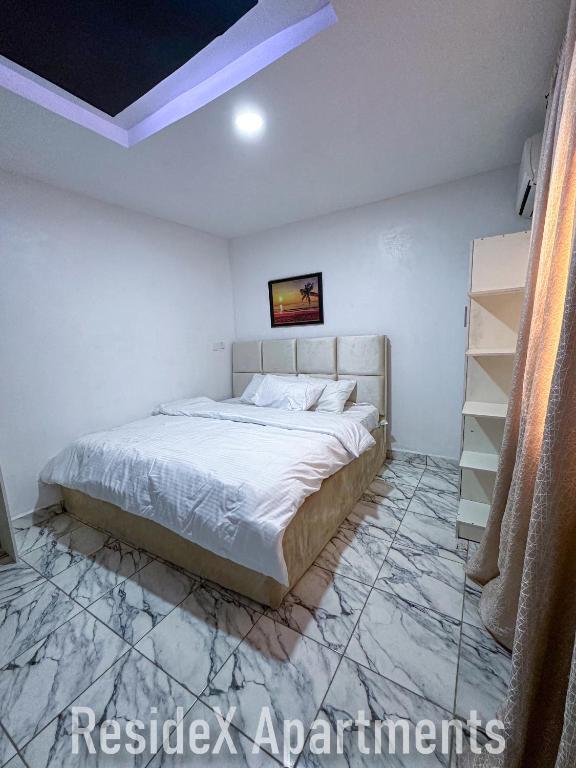 Postel nebo postele na pokoji v ubytování ResideX Apartment