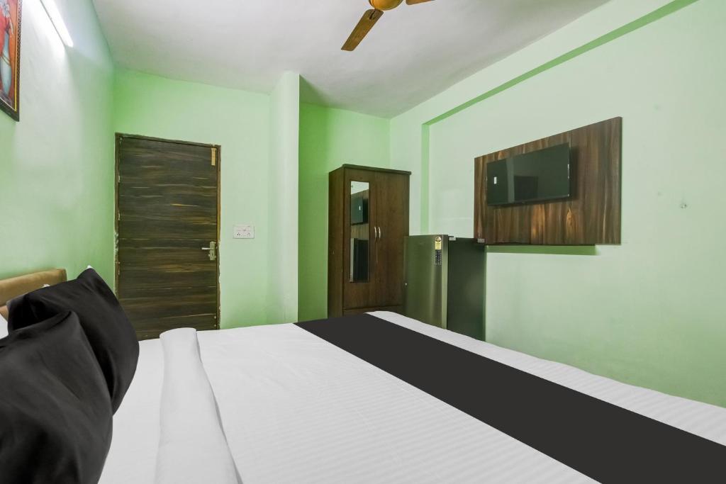 Postel nebo postele na pokoji v ubytování Hotel O Ridge Way Stays