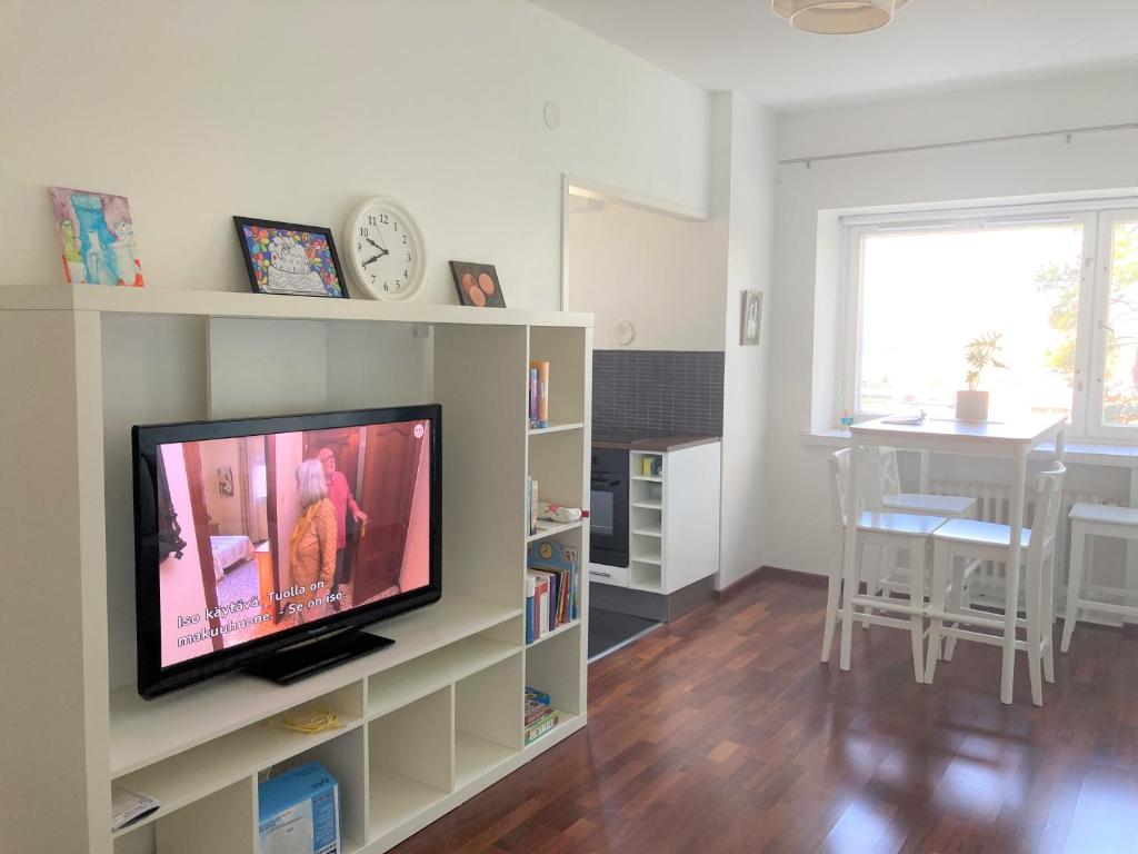 TV a/nebo společenská místnost v ubytování Cozy Apartment with Stunning Natural Views