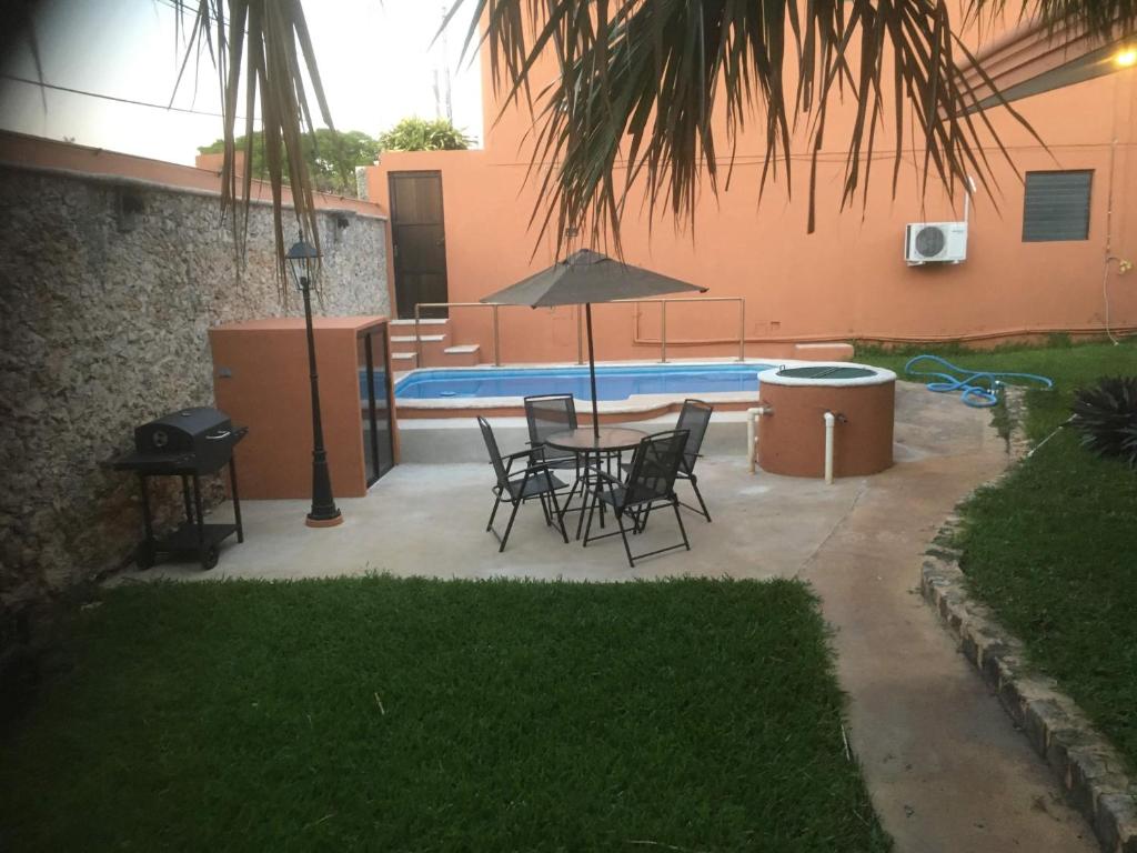 Πισίνα στο ή κοντά στο Villa Odalys Cozy Mexican style house