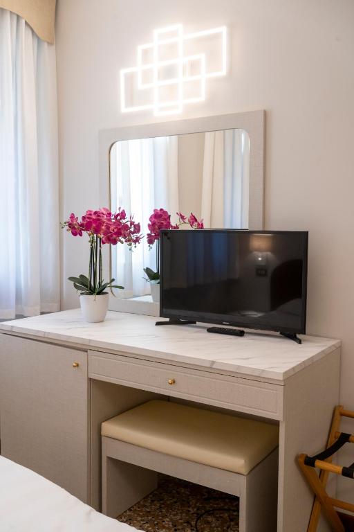 TV a/nebo společenská místnost v ubytování Park Hotel Villa Giustinian