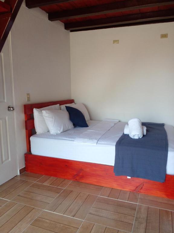 Postel nebo postele na pokoji v ubytování Cabañas Martina Surf Playa Guanico