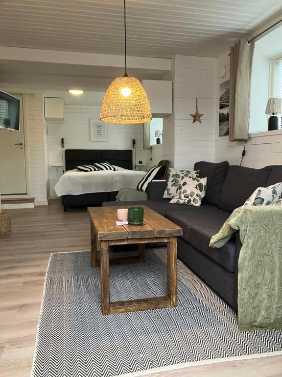 Posezení v ubytování Båstad Stationsterassen