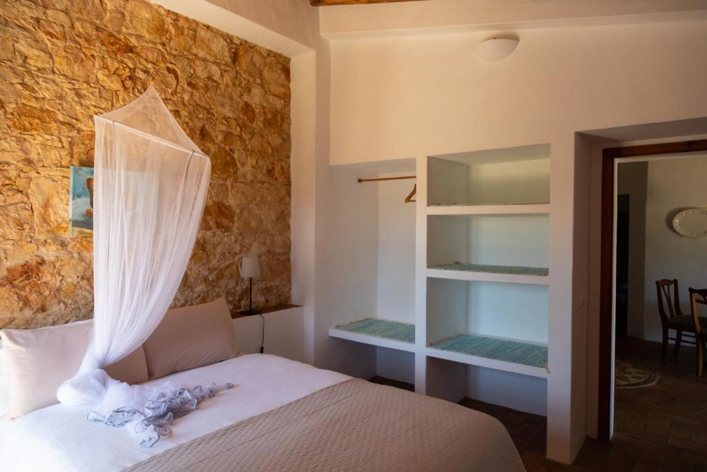 Postel nebo postele na pokoji v ubytování Casas na Vinha - Monte da Casteleja, Wine Estate - Eco Turismo Rural