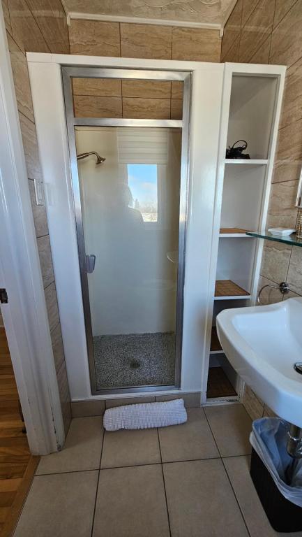 A bathroom at Gite Au P'tit Manoir B&B