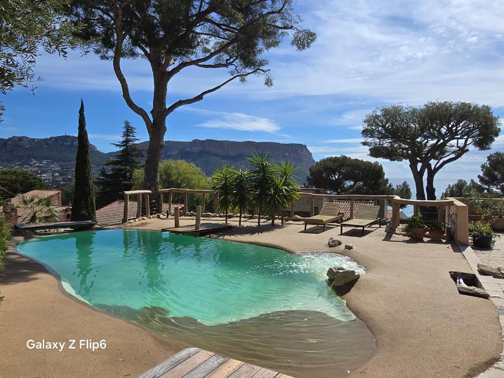 a swimming pool with a view of the mountains at villa les nefliers vue panoramique mer et plage à pied in Cassis