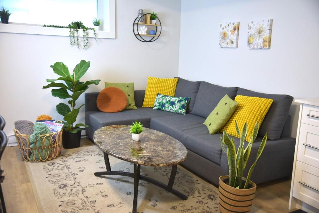 Setusvæði á Centrally Located Modern Suite