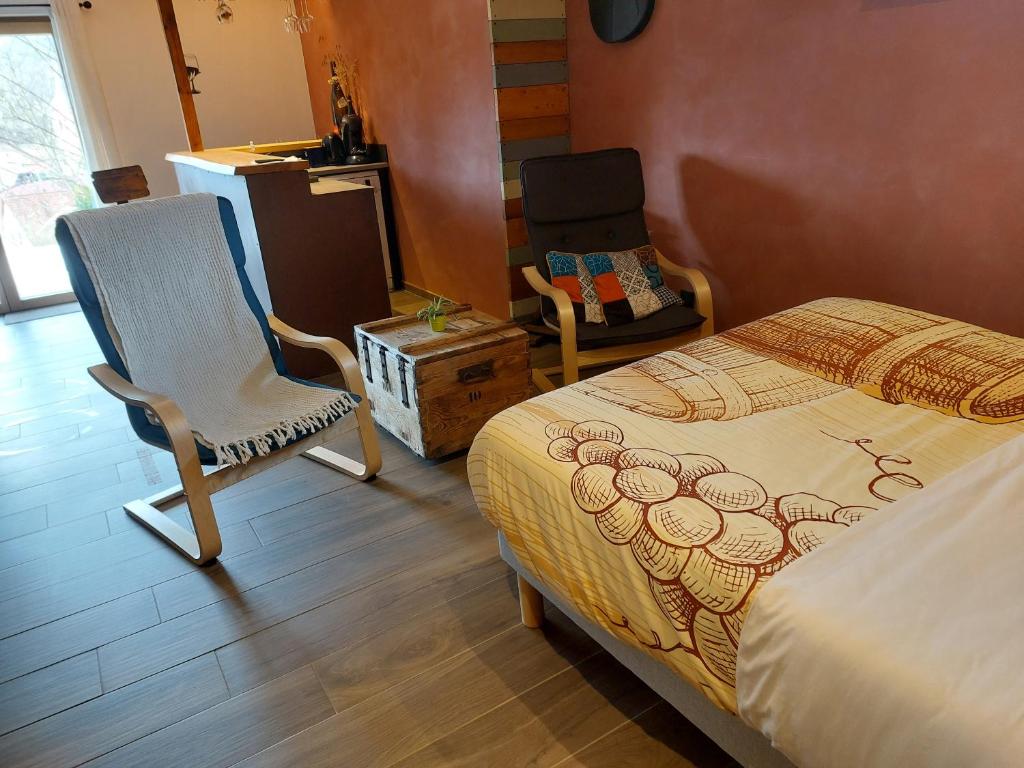 Postel nebo postele na pokoji v ubytování Winstub du vigneron