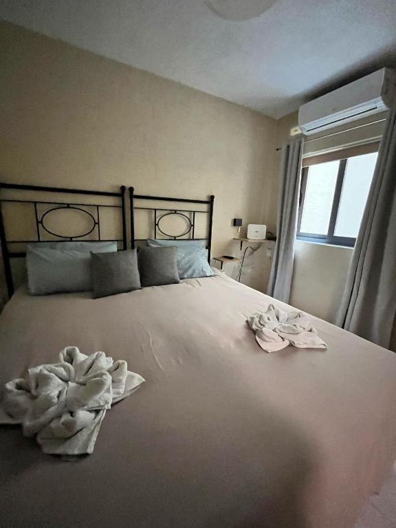 Llit o llits en una habitació de Mayflower Flat, Flat 12