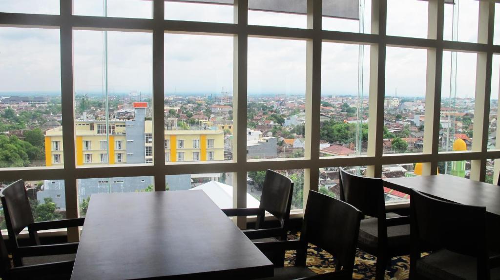 Restaurace v ubytování Cavinton Hotel Malioboro Yogyakarta