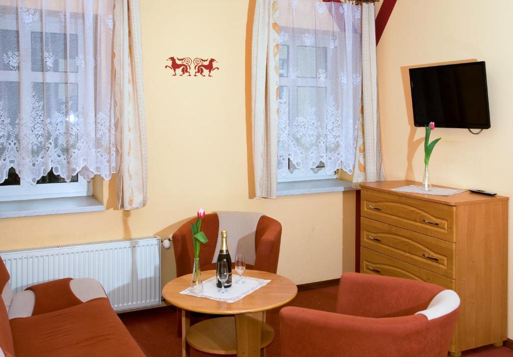 TV a/nebo společenská místnost v ubytování Willa Zuzanna