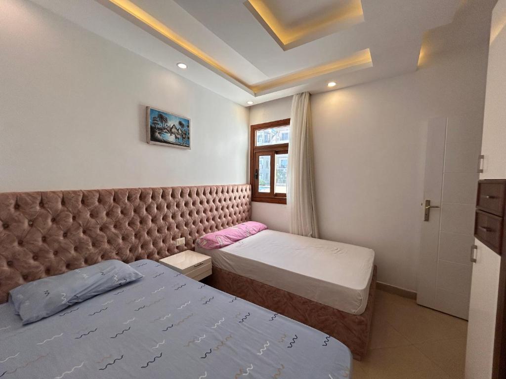 Fotografie z fotogalerie ubytování 3-Bedroom Apartment on the Ground Floor with Pool View, Personal Garden Area, Backyard, and Free Beach Access in Sharm Hills Resort v destinaci Sharm El Sheikh