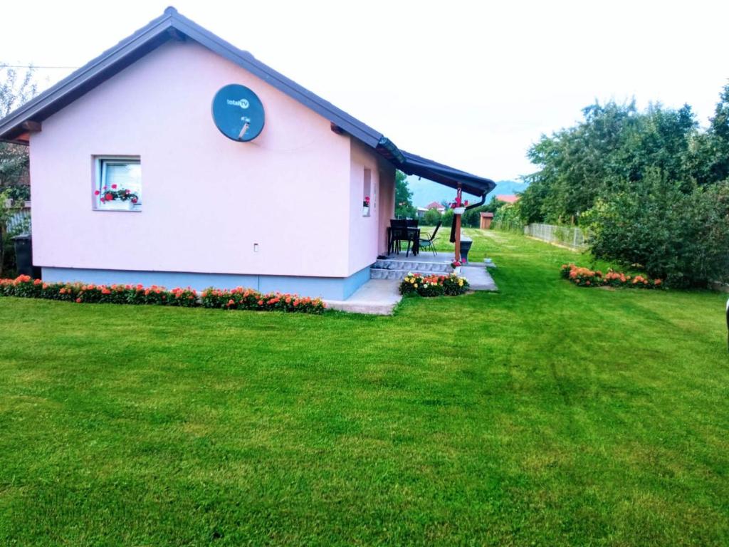 Викендица Братунац - One-Bedroom House