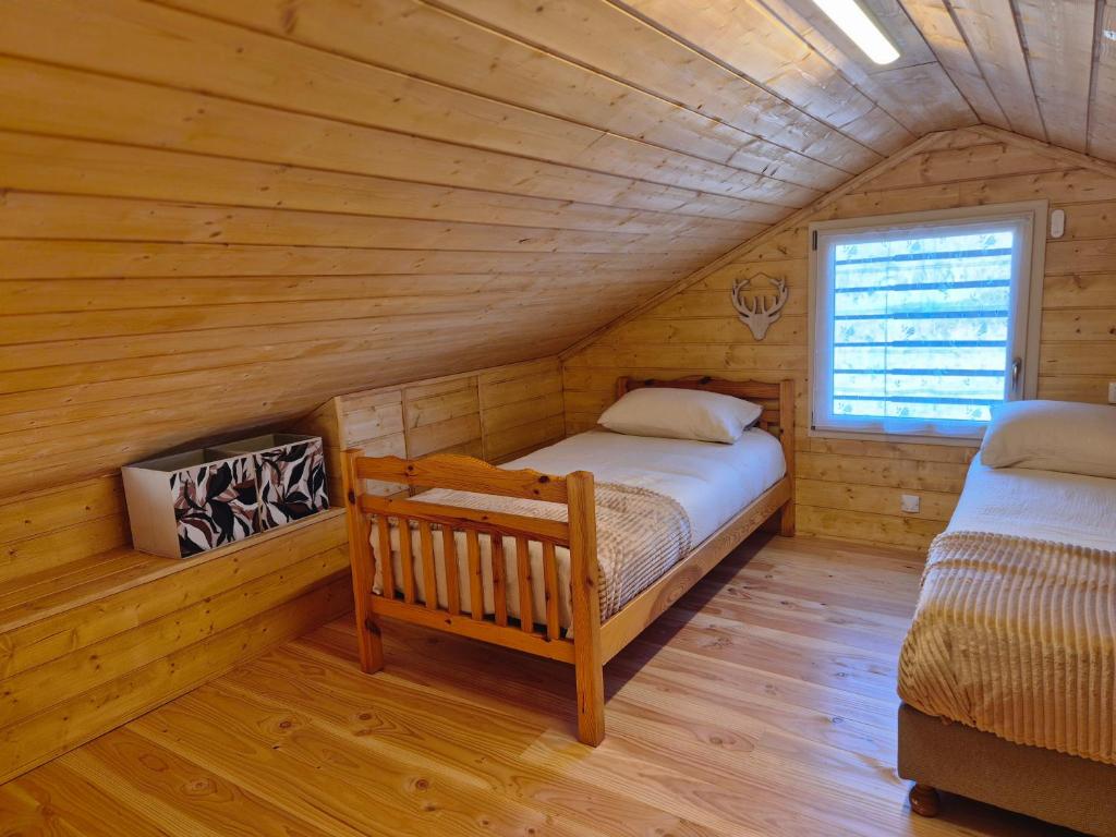 Postel nebo postele na pokoji v ubytování Le chalet du bord de Saône