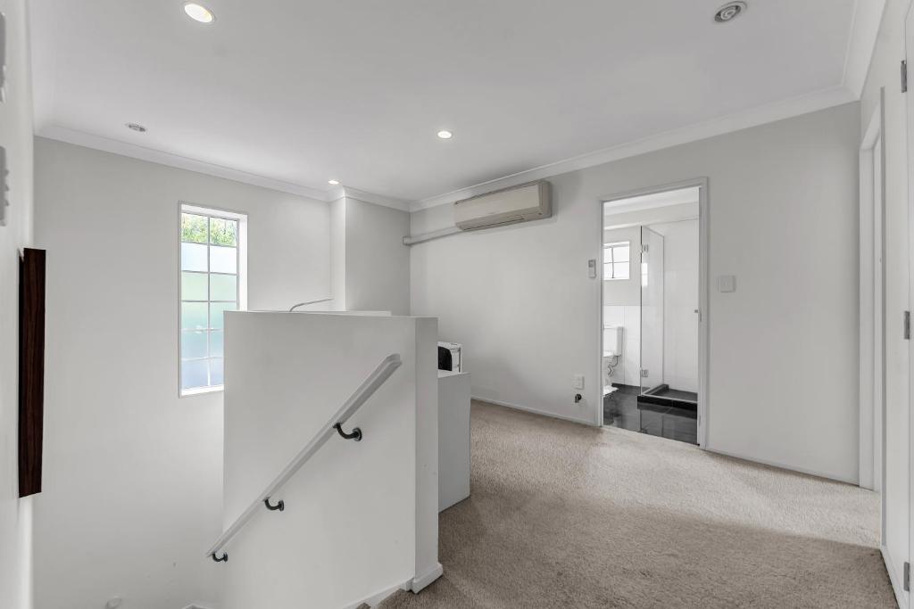 Cozy Home in Epsom - Resim 17