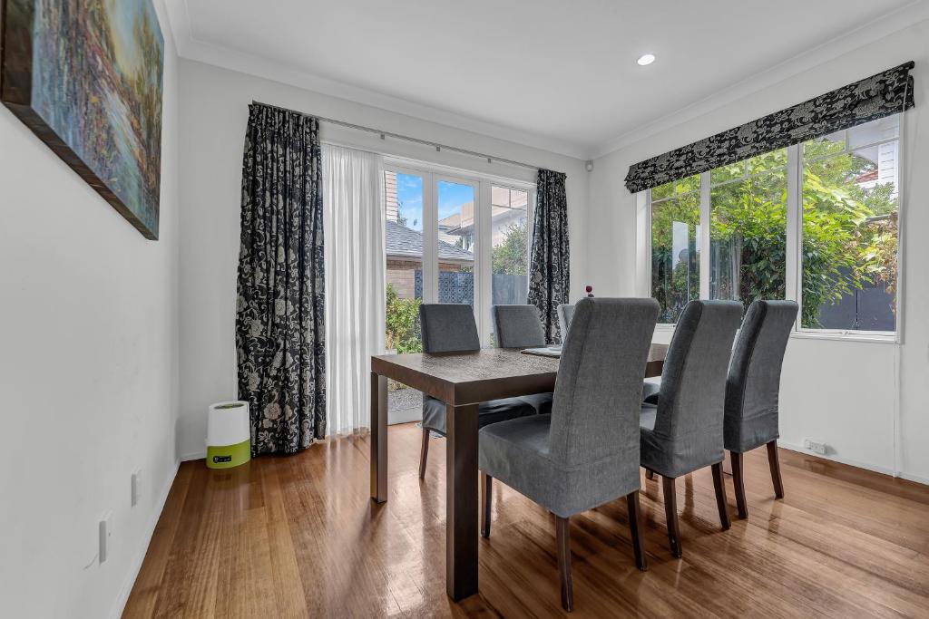 Cozy Home in Epsom - Resim 20