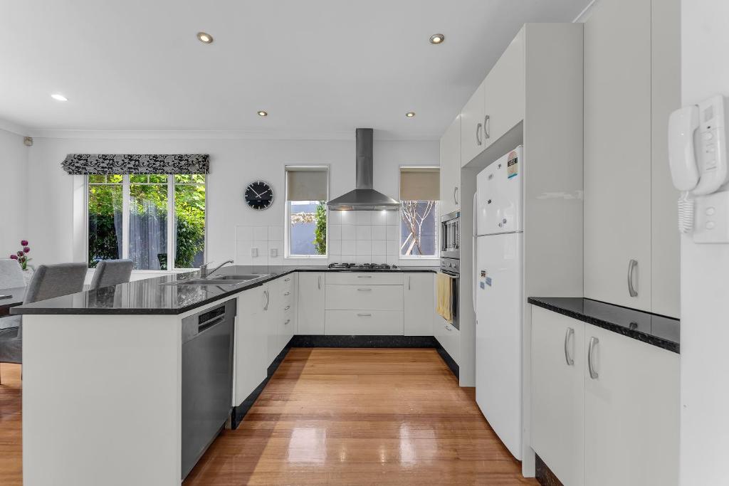 Cozy Home in Epsom - Resim 26