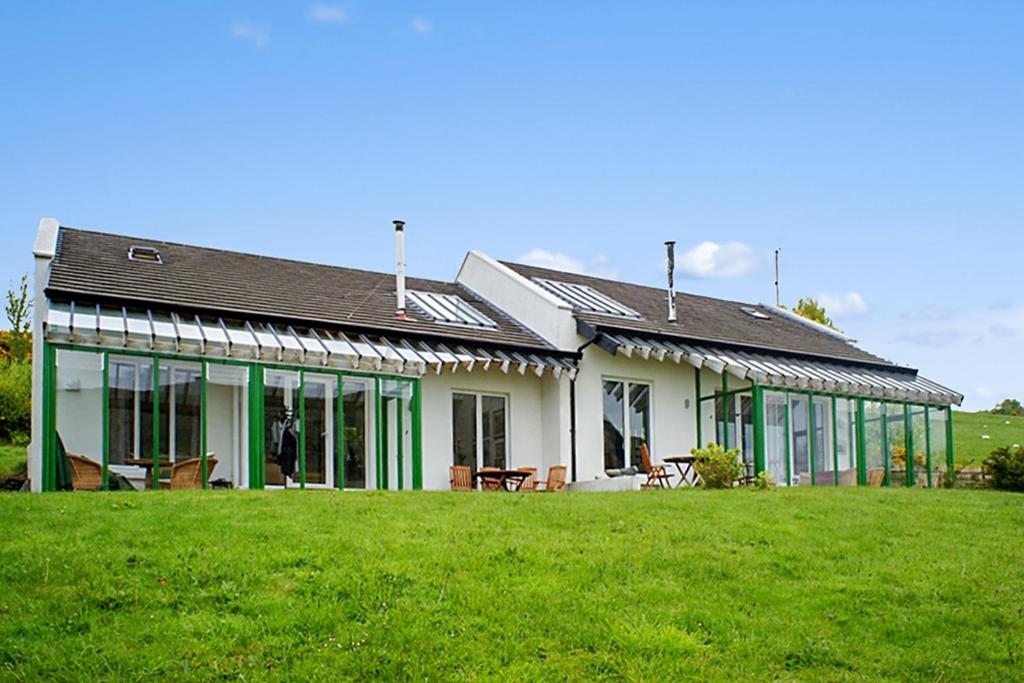 Charming House in Tourmakeady with Lake and Mountain Views - Maison De Vacances D'une Chambre
