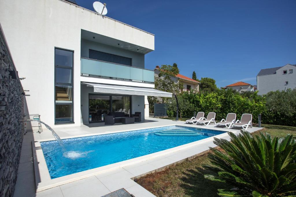 a swimming pool in the backyard of a house at Villa Tesa 2 in Okrug Donji