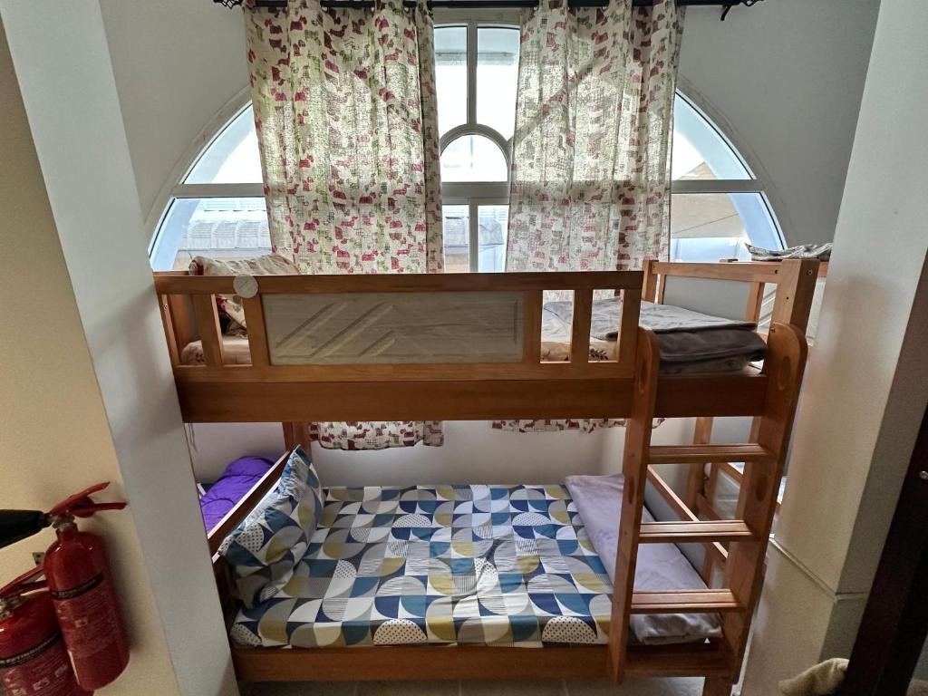 Postel nebo postele na pokoji v ubytování International Abu-Dhabi Hostel Villa