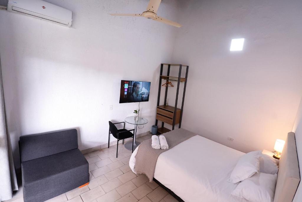 Letto o letti in una camera di Habitación privada con terraza y WiFi rápido en el centro