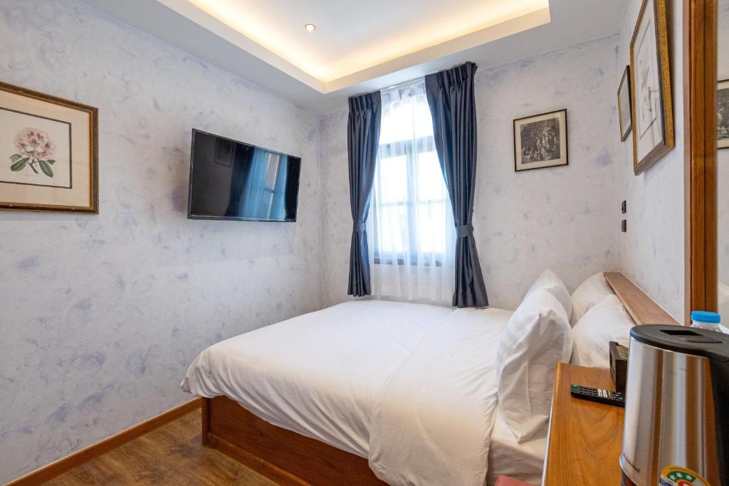 Twelve 8 Boutique House - Resim 15