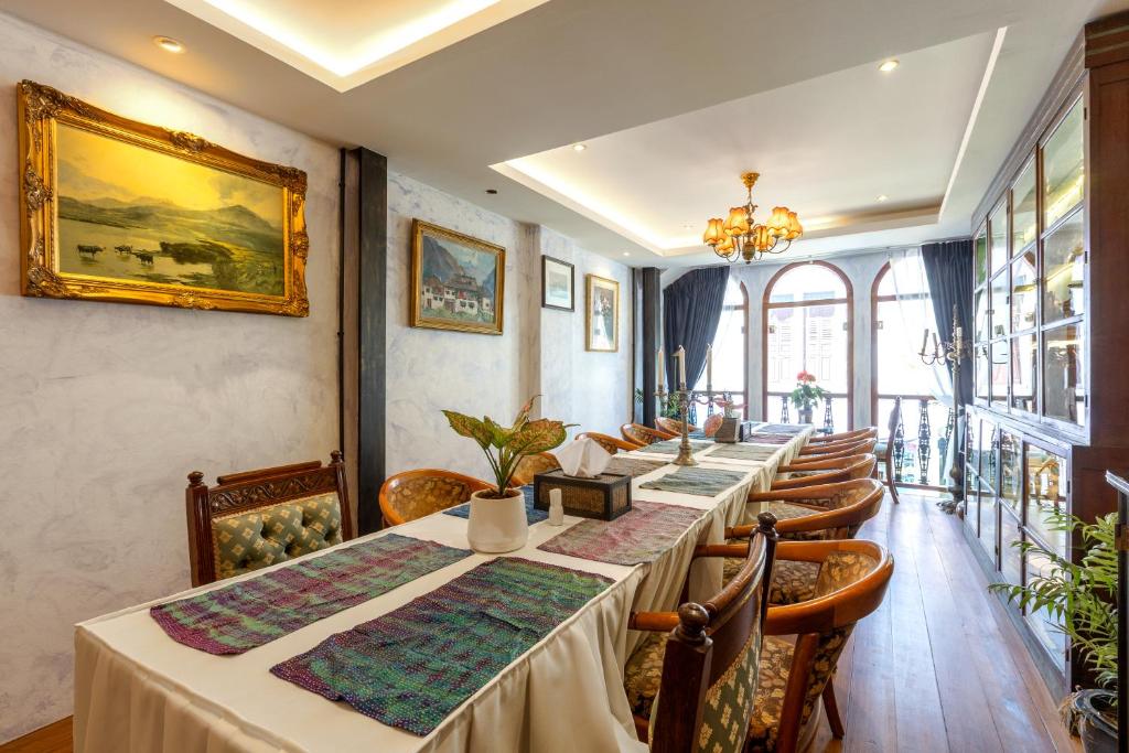 Twelve 8 Boutique House - Resim 32