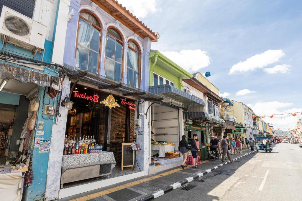 Twelve 8 Boutique House - Resim 6