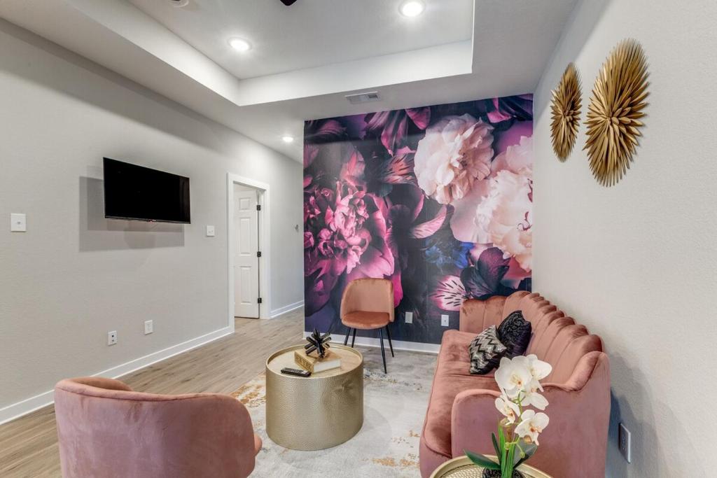 Μια τηλεόραση ή/και κέντρο ψυχαγωγίας στο Glam luxury lifestyle within Houston!