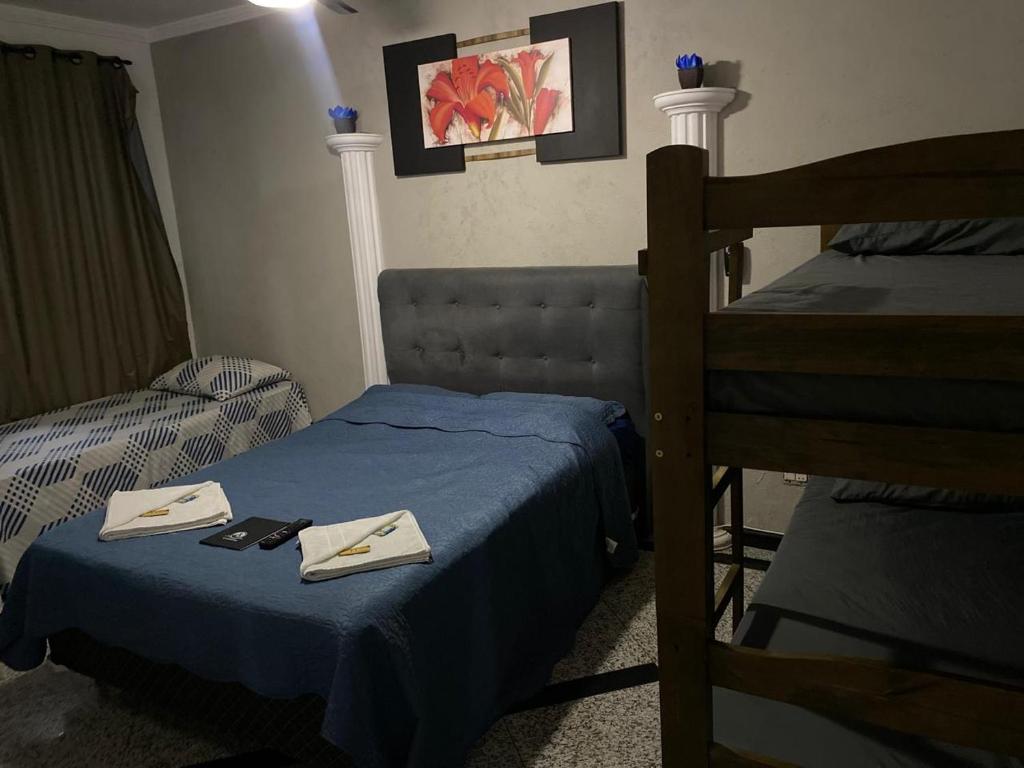 a bedroom with two beds and a bunk bed at Hostel Anprado 4 kit café incluso, Próx-Aeroporto de Guarulhos in Guarulhos