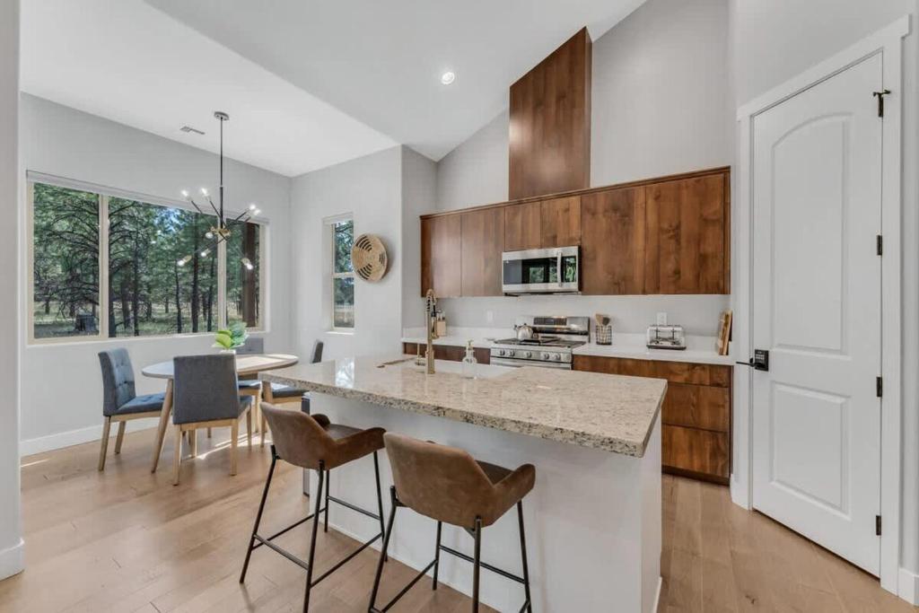 Nhà bếp/bếp nhỏ tại Fairway Luxury Mountain Retreat