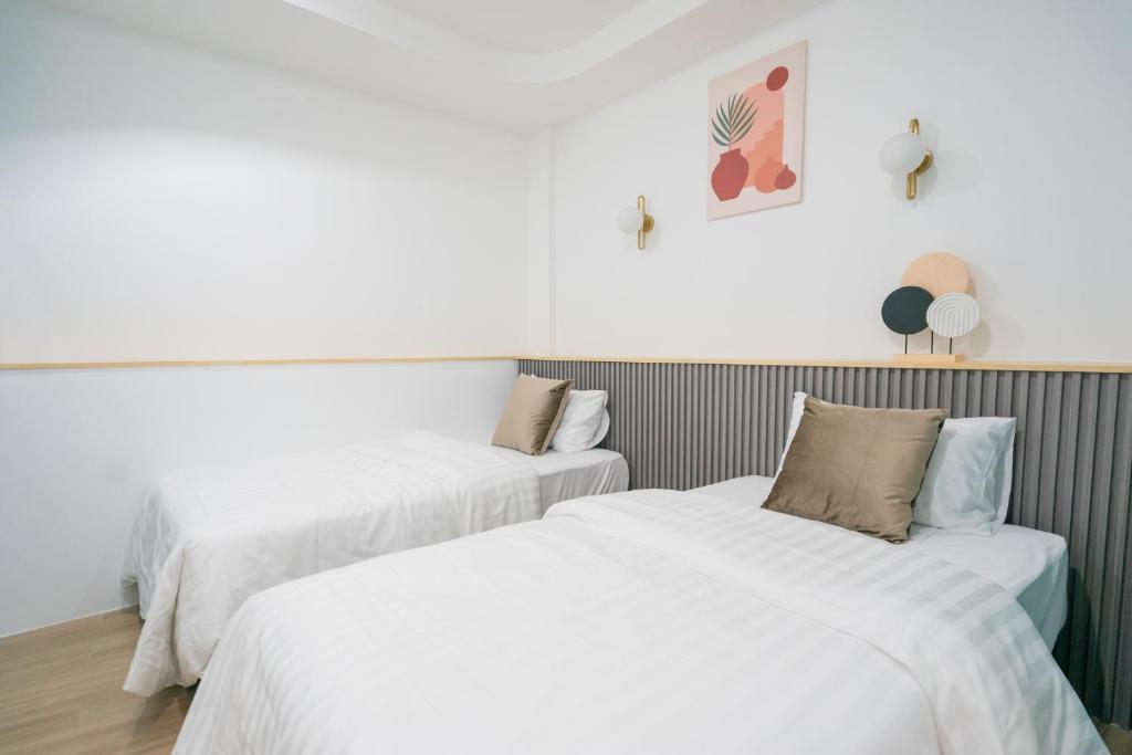 Postel nebo postele na pokoji v ubytování Phunaya Phuket Oldtown Hotel