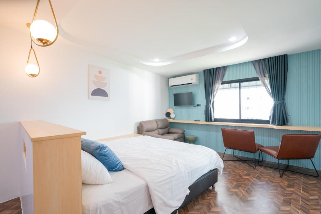 
R501 - Deluxe Double Studio
