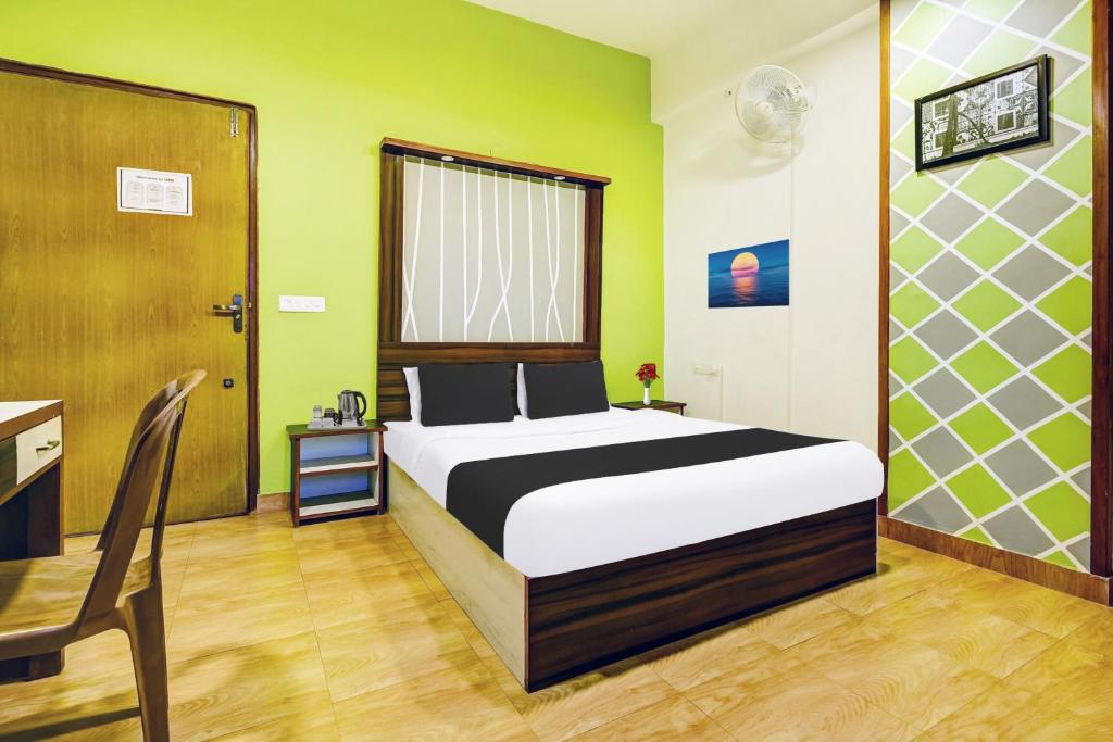 Postel nebo postele na pokoji v ubytování Super Hotel O Porvorim Near Mall De Goa