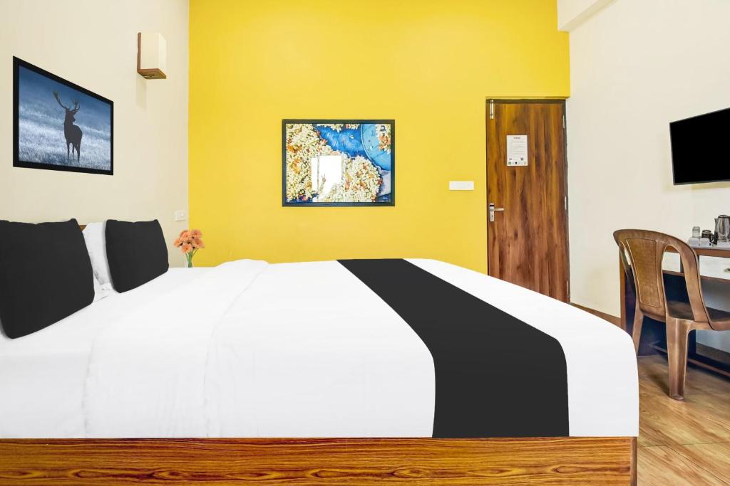 TV a/nebo společenská místnost v ubytování Super Hotel O Porvorim Near Mall De Goa