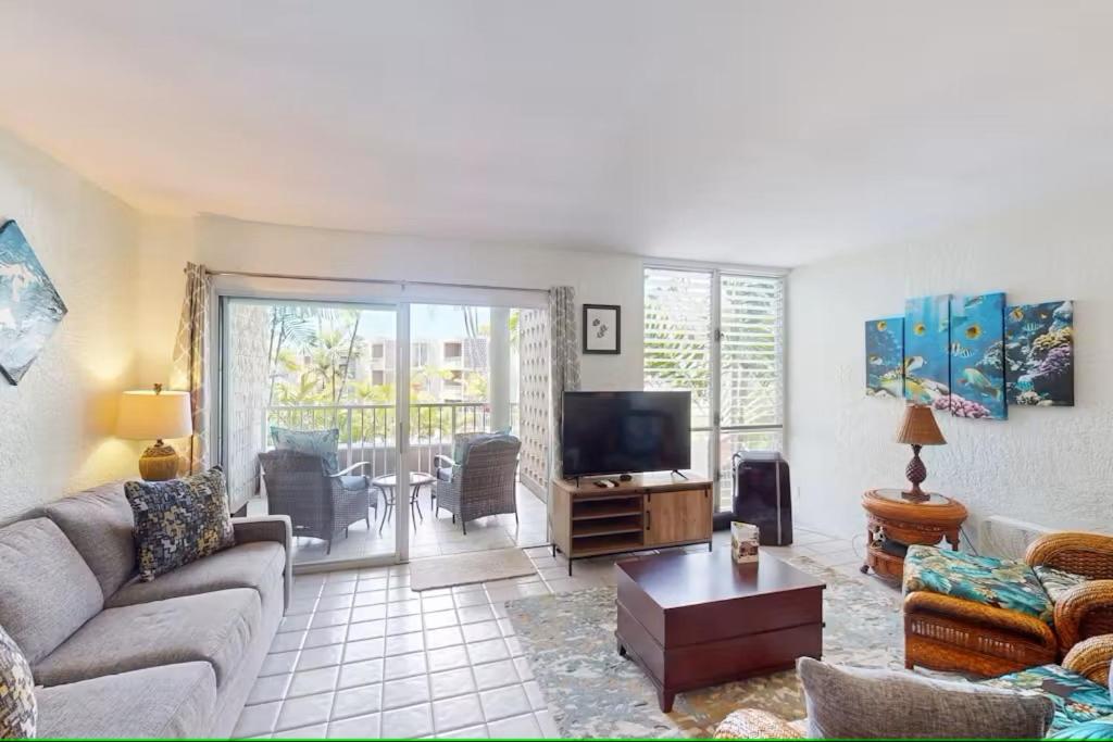 Posezení v ubytování Cozy 1 Bdrm Condo at Ali'i Villas