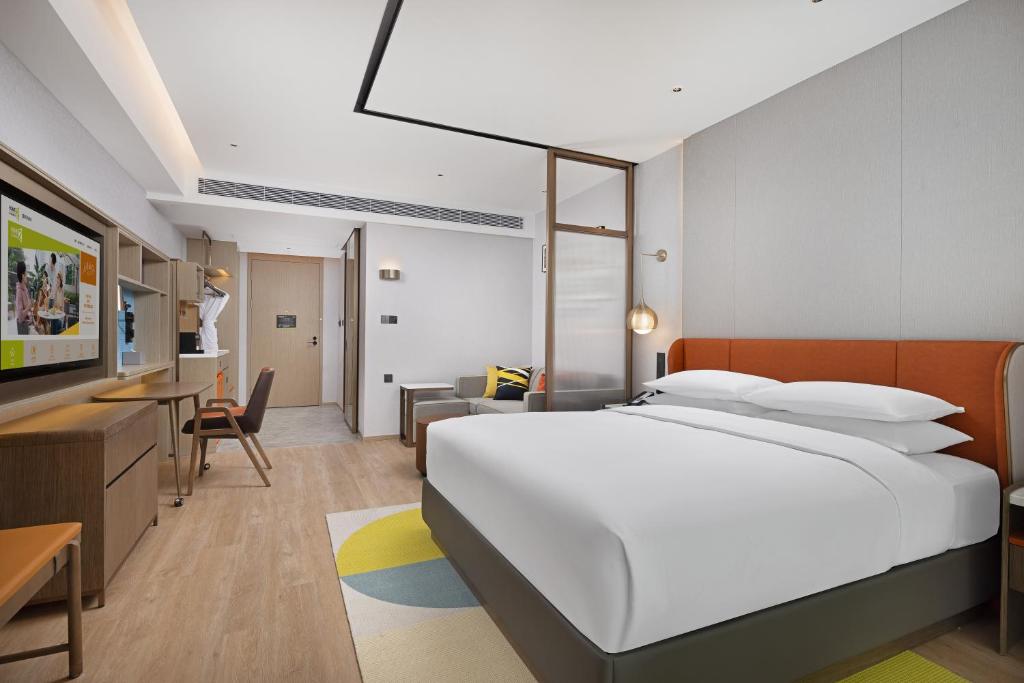Postel nebo postele na pokoji v ubytování Home2 Suite by Hilton Chaozhou