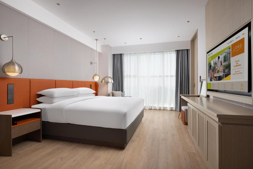 Postel nebo postele na pokoji v ubytování Home2 Suite by Hilton Chaozhou