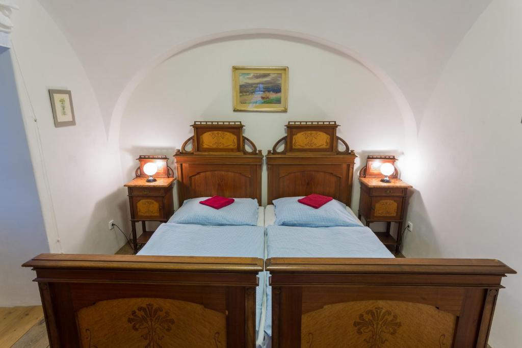 Letto o letti in una camera di Zámecké apartmány Litomyšl