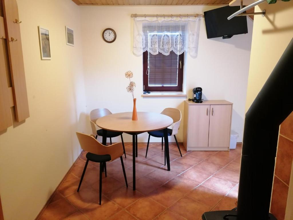 Kuchyň nebo kuchyňský kout v ubytování Chalupa Sluníčko