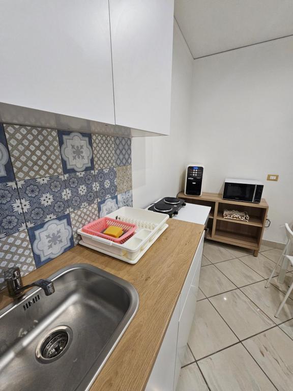 Kuchyňa alebo kuchynka v ubytovaní B&B Napoli Centrale Room&Jacuzzi