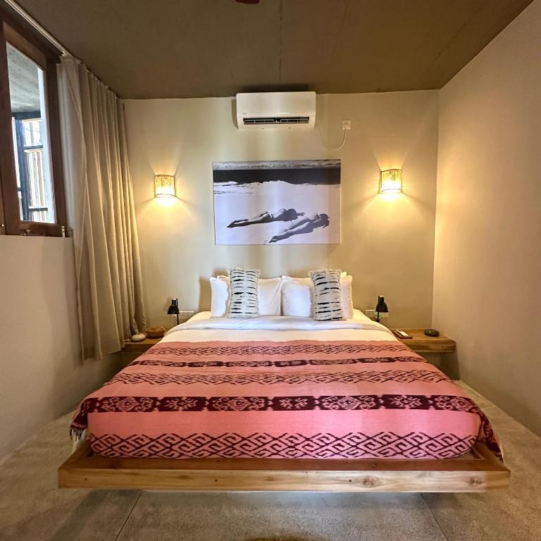 Postel nebo postele na pokoji v ubytování La Playa Villas Hiriketiya