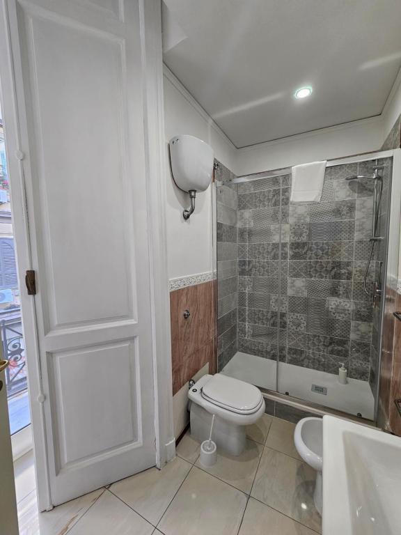 Kúpeľňa v ubytovaní B&B Napoli Centrale Room&Jacuzzi