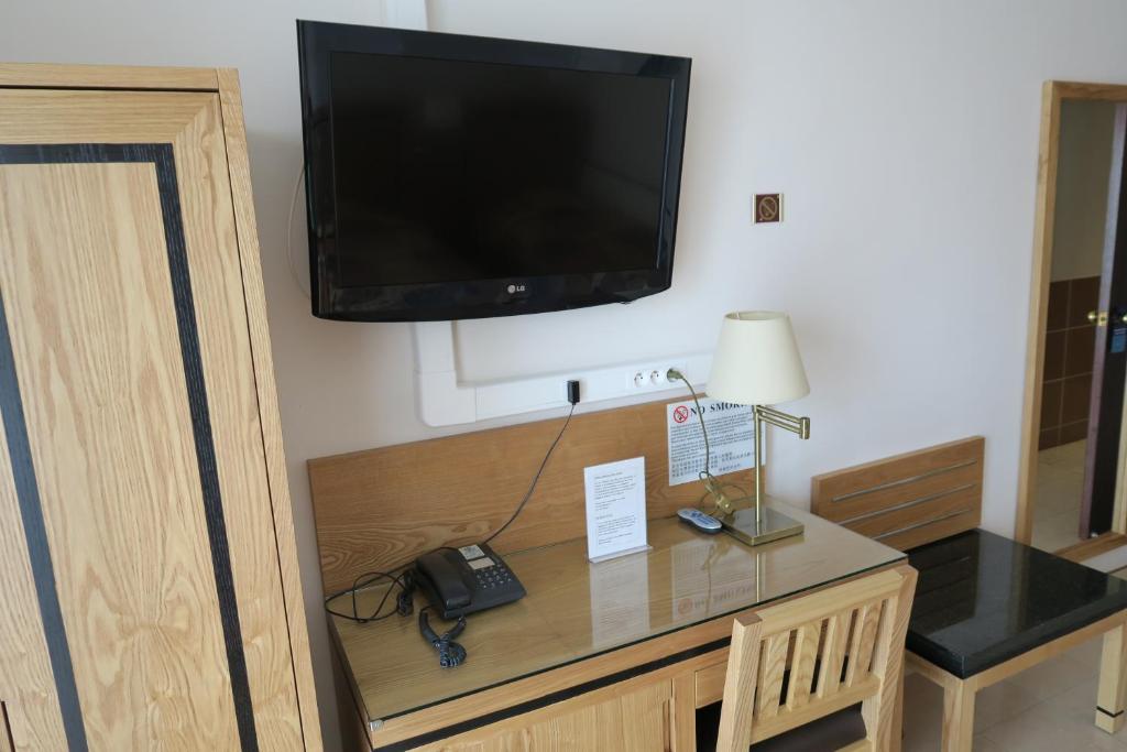 TV a/nebo společenská místnost v ubytování Central Hotel