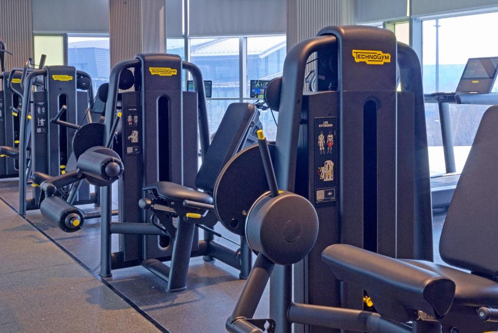 Fitness centrum a/nebo fitness zařízení v ubytování InterContinental Beijing Beichen by IHG l Walking Distance to Bird's Nest & Water Cube & Metro Station l Interconnected with China National Convention Center l Award-winning Club Lounge with Mixologist l Direct Metro Line to Wangfujing