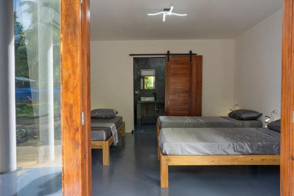 Postel nebo postele na pokoji v ubytování Roxy Cabanas