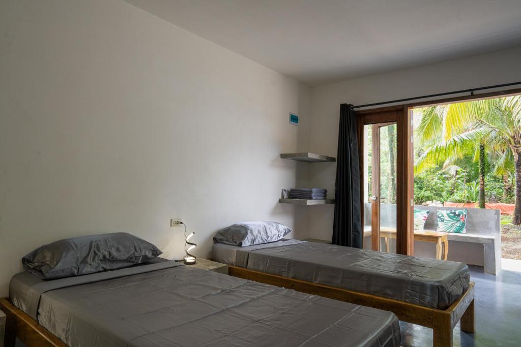 Postel nebo postele na pokoji v ubytování Roxy Cabanas
