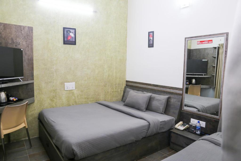 TV a/nebo společenská místnost v ubytování Hotel Sapthagiri Nest