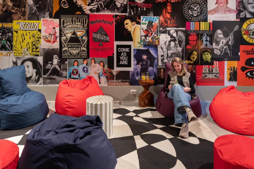 Posezení v ubytování Stayokay Hostel Amsterdam Stadsdoelen - Refurbished november 2024