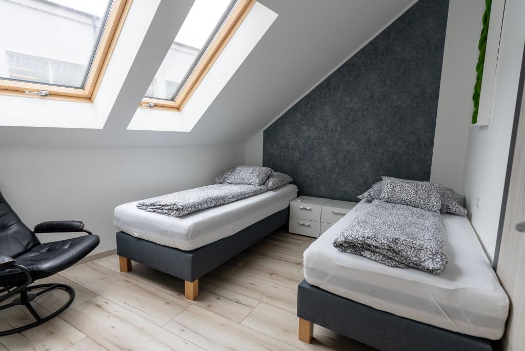 Posteľ alebo postele v izbe v ubytovaní Jókai Apartman